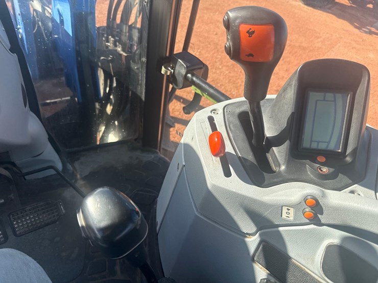 new-holland-t6060-image-22