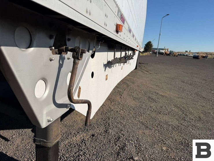 2013-utility-reefer-van-image-17