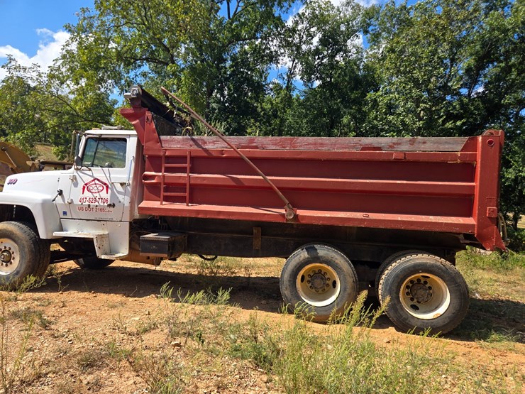 1986-ford-lt8000-image-5