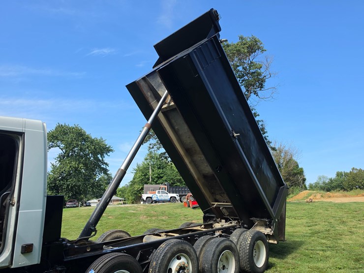#25407-•-2005-volvo-vhd-quad-axle-dump-truck-image-20