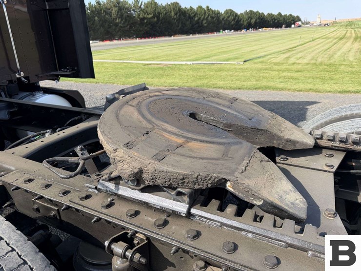 2016-kenworth-t680-image-21