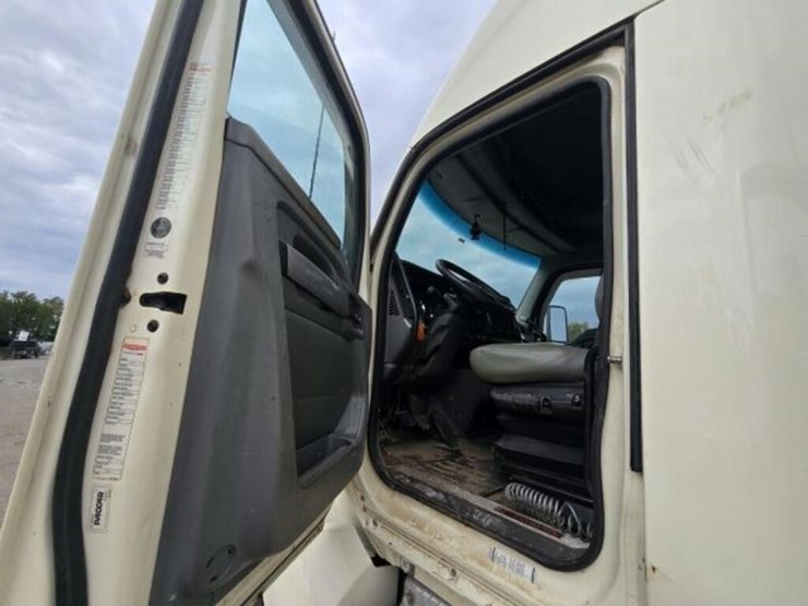 2016-kenworth-t680-image-13