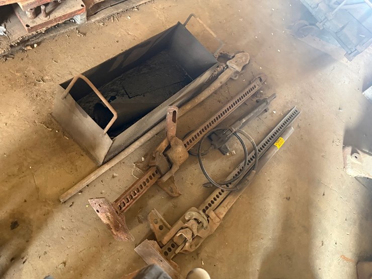 #53512-•-lot-of-handy-man-jacks,-and-oil-pan-inv#53512-image-3