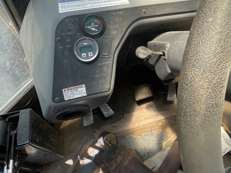2010-caterpillar-553-image-40