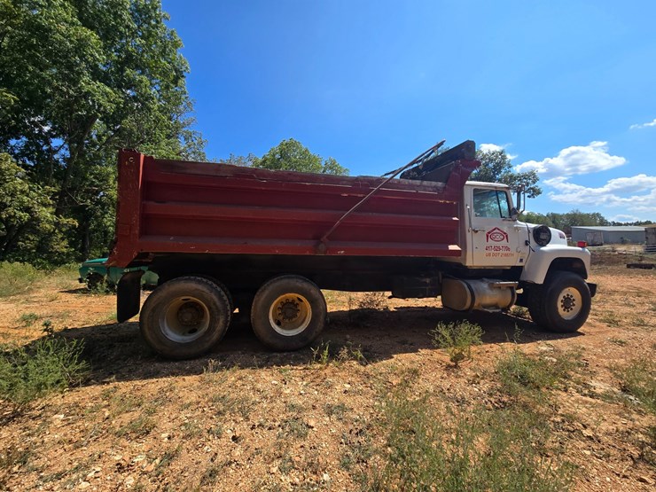 1986-ford-lt8000-image-11