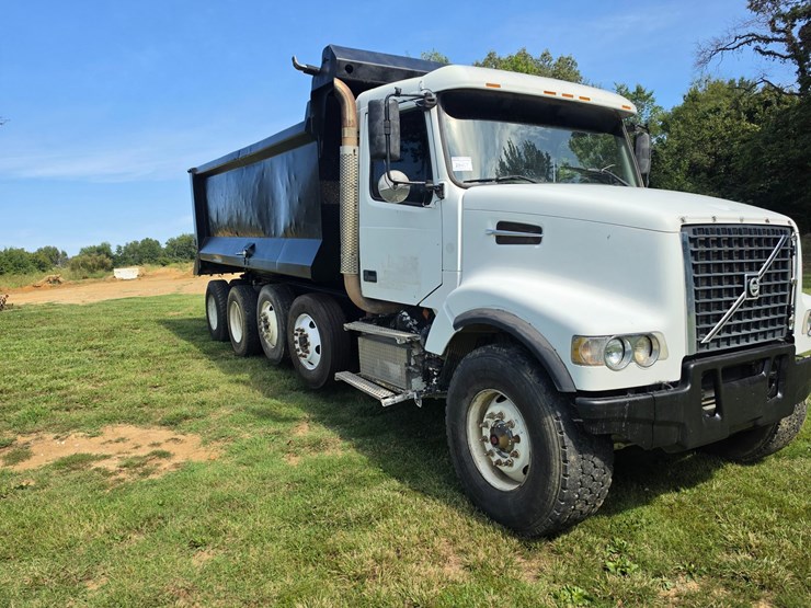 #25407-•-2005-volvo-vhd-quad-axle-dump-truck-image-17