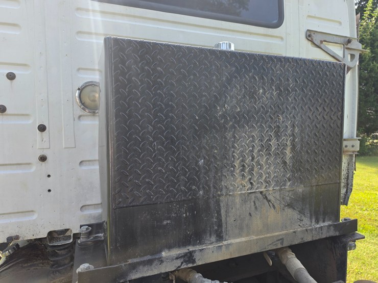 #25407-•-2005-volvo-vhd-quad-axle-dump-truck-image-52