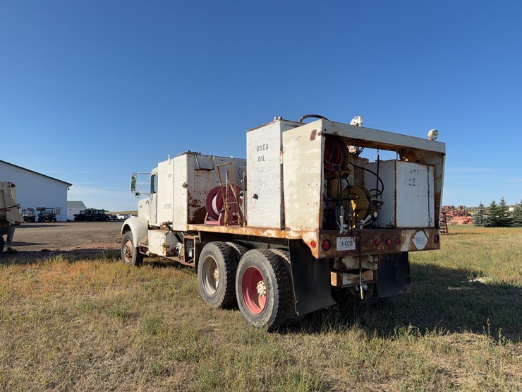1971-kenworth-lube-truck-image-10