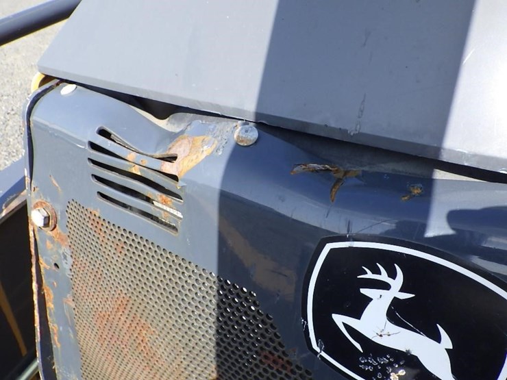 2019-deere-210l-image-11