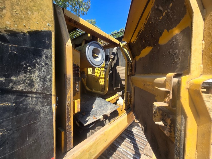 caterpillar-320-image-35