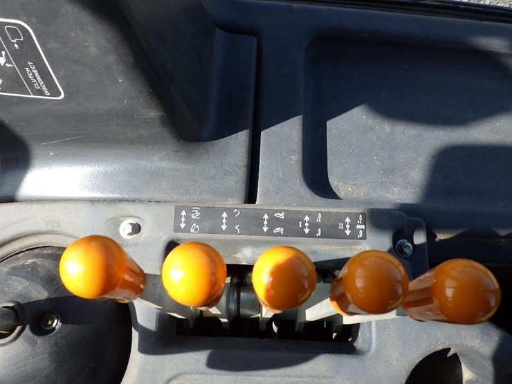 2019-deere-210l-image-38