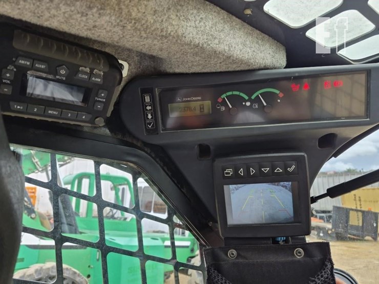2020-deere-330g-image-14