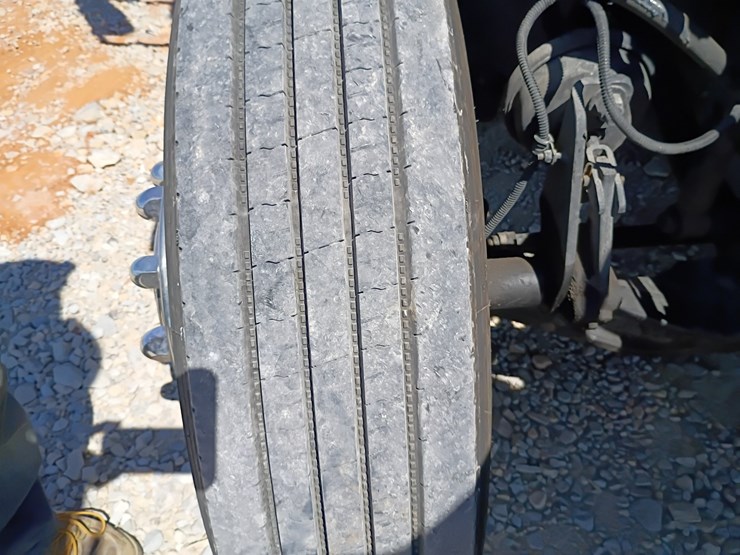 2007-freightliner-m2-106-image-96