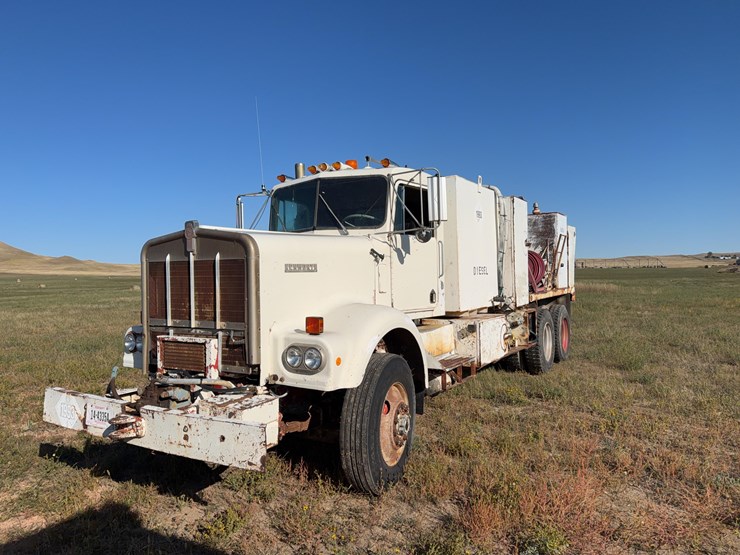 1971-kenworth-lube-truck-image-1