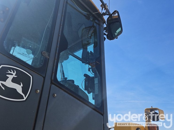 2017-deere-544k-image-18