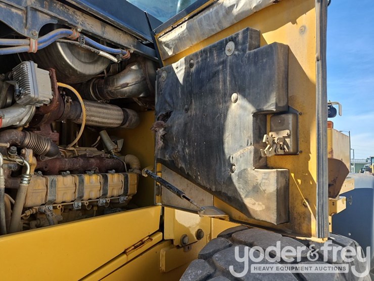 2017-deere-544k-image-17