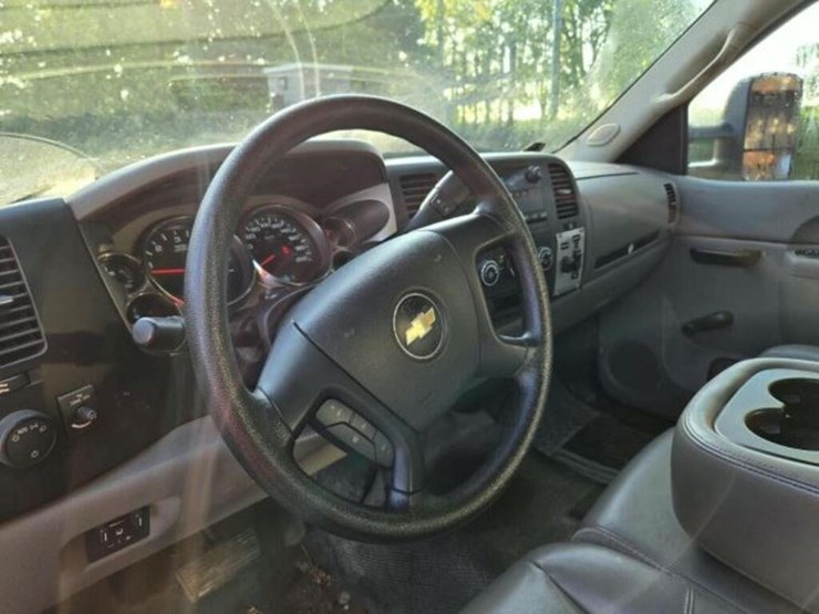 2014-chevrolet-3500-image-15