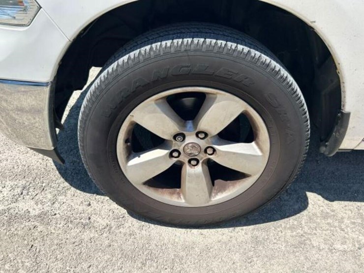 2019-ram-1500-slt-image-49