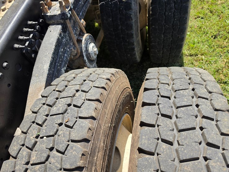 #25407-•-2005-volvo-vhd-quad-axle-dump-truck-image-136