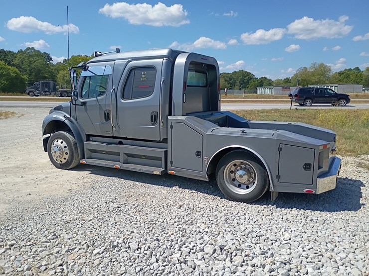 2007-freightliner-m2-106-image-4