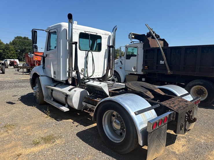 2004-freightliner-columbia-112-image-7