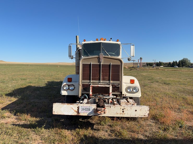 1971-kenworth-lube-truck-image-2