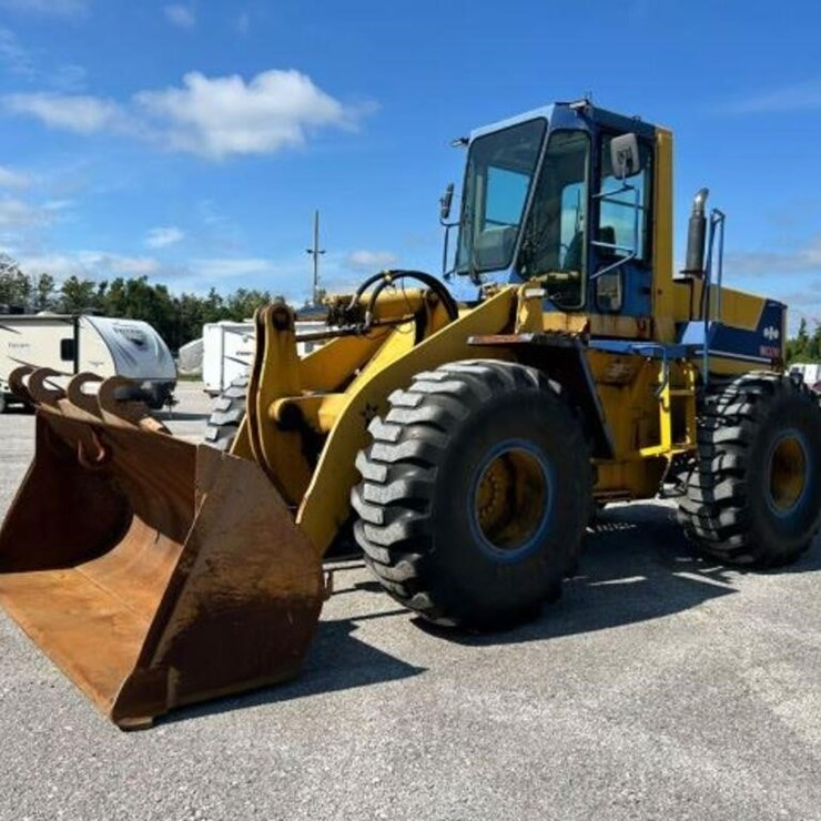 1989 KOMATSU WA320-1