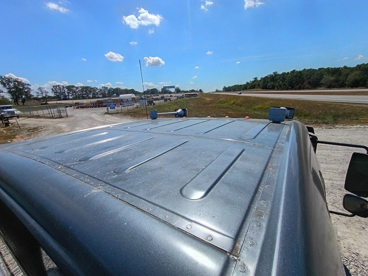 2007-freightliner-m2-106-image-89
