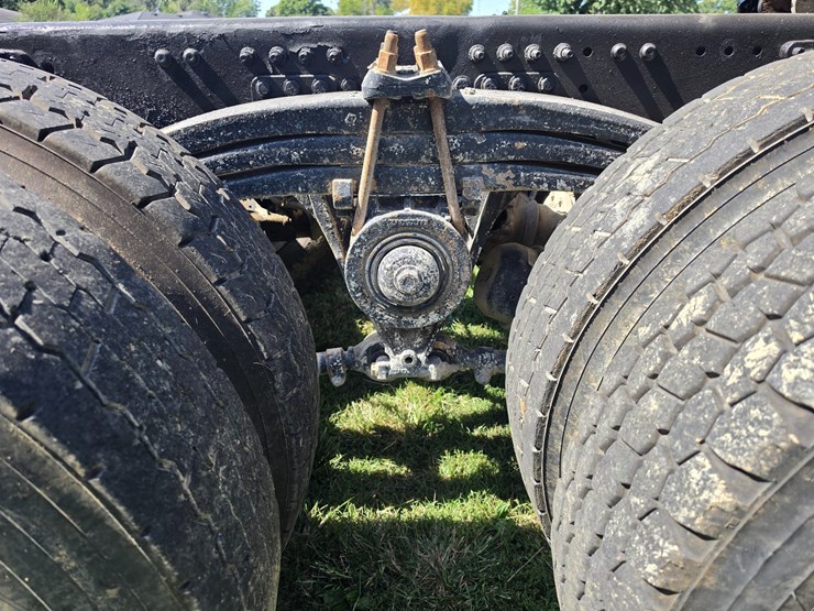 #25407-•-2005-volvo-vhd-quad-axle-dump-truck-image-119