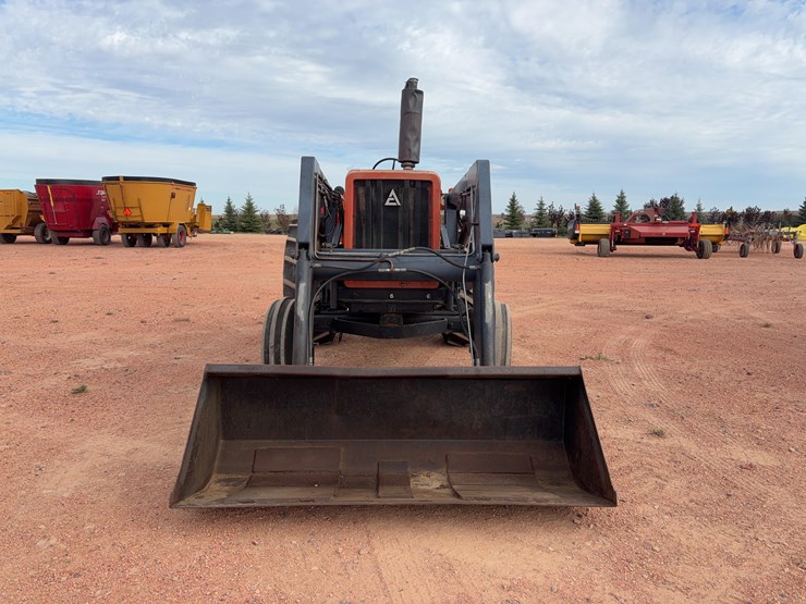 allis-chalmers-6060-tractor-image-6
