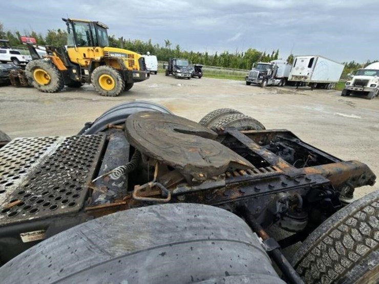 2016-kenworth-t680-image-22