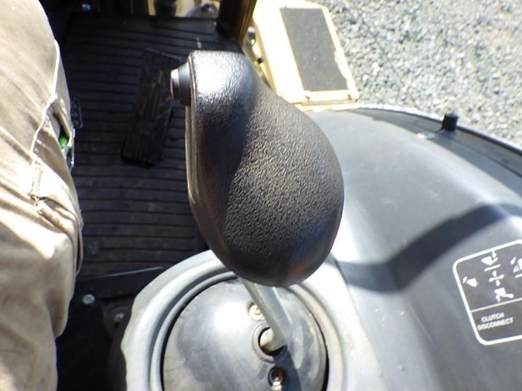 2019-deere-210l-image-40