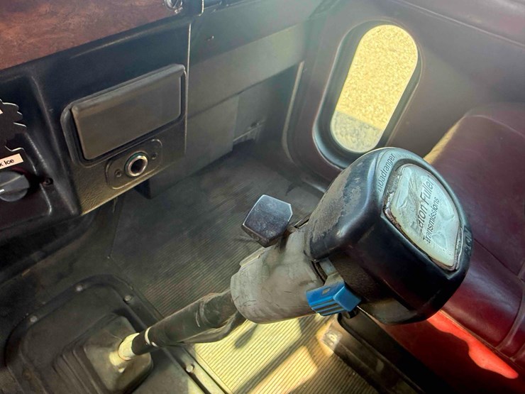 1995-peterbilt-357-image-11