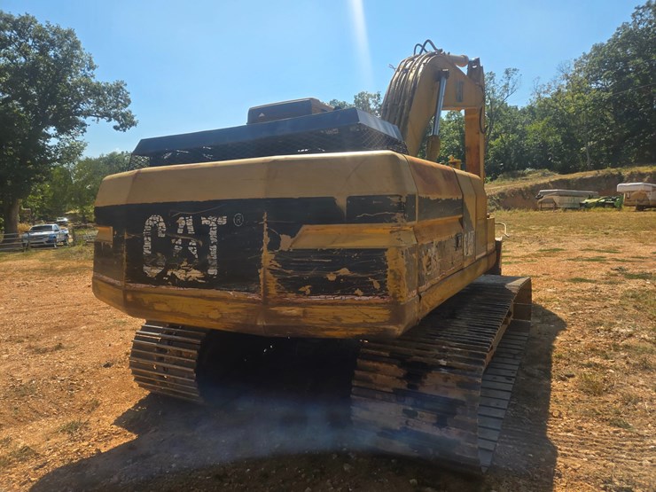 caterpillar-320-image-10