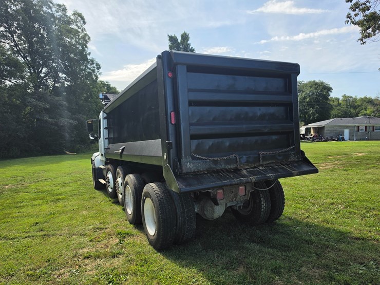 #25407-•-2005-volvo-vhd-quad-axle-dump-truck-image-8