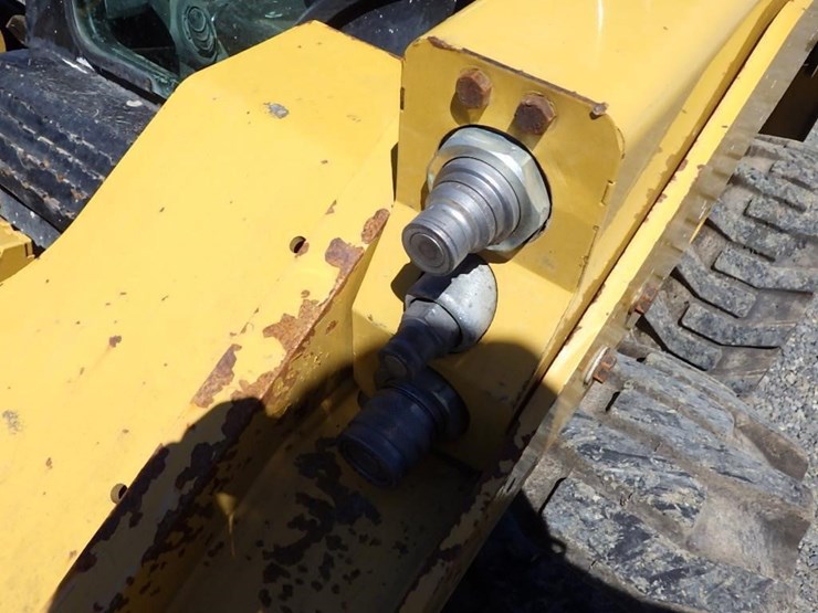caterpillar-246d-image-12