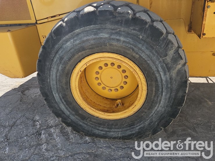 2017-deere-544k-image-12