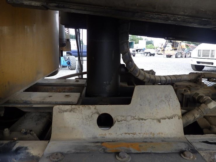 2007-mack-cv713-granite-5-axle-dump-truck-image-9