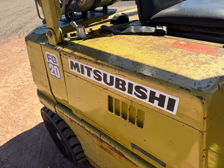 mitsubishi-fg20-image-18