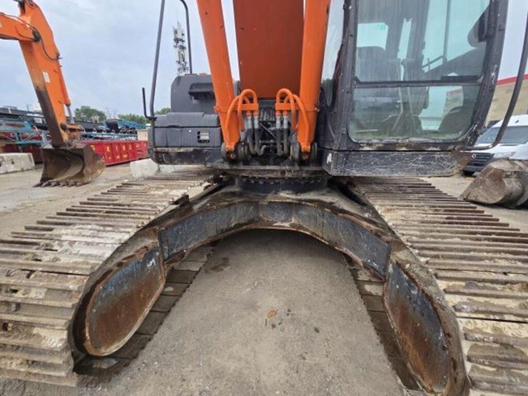 2016-hitachi-zx350-lc-image-18