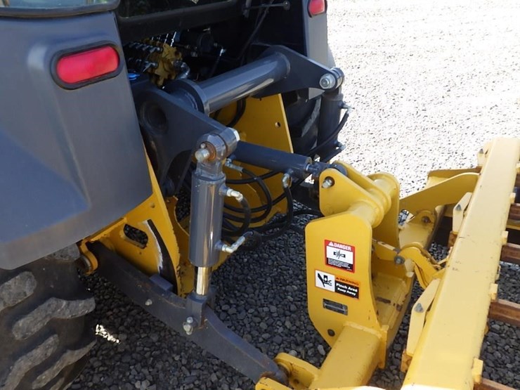 2019-deere-210l-image-15