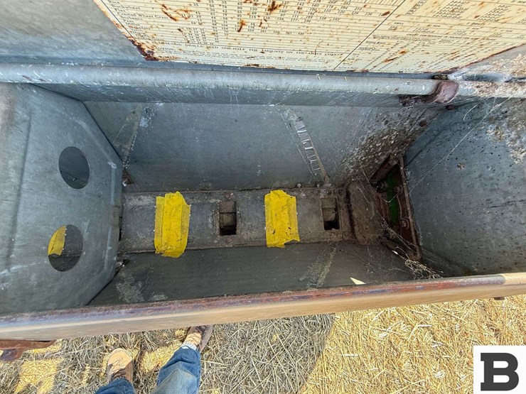 van-brunt-grain-drill-image-23