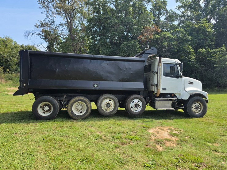 #25407-•-2005-volvo-vhd-quad-axle-dump-truck-image-13