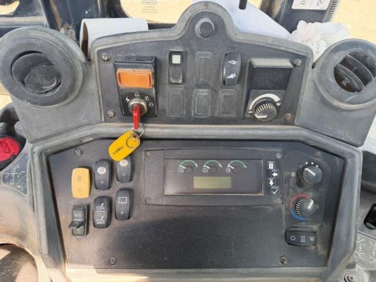 2011-deere-310sj-image-11