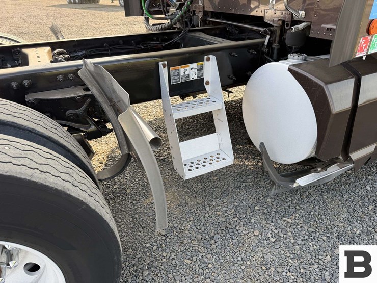 2016-kenworth-t680-image-32