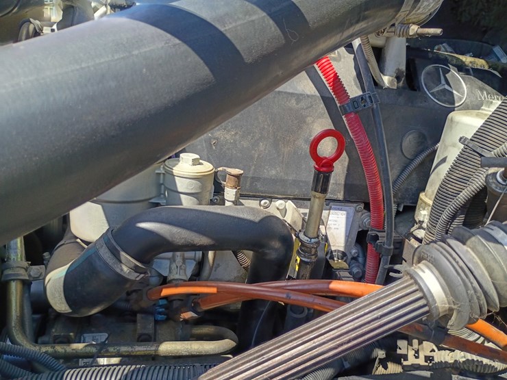 2007-freightliner-m2-106-image-19