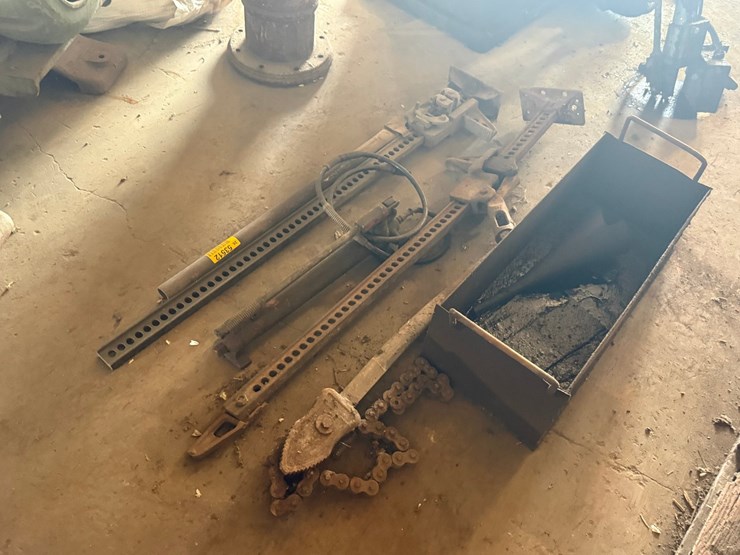 #53512-•-lot-of-handy-man-jacks,-and-oil-pan-inv#53512-image-2