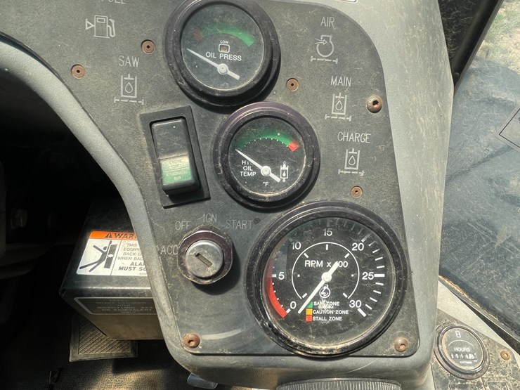 2010-caterpillar-553-image-41