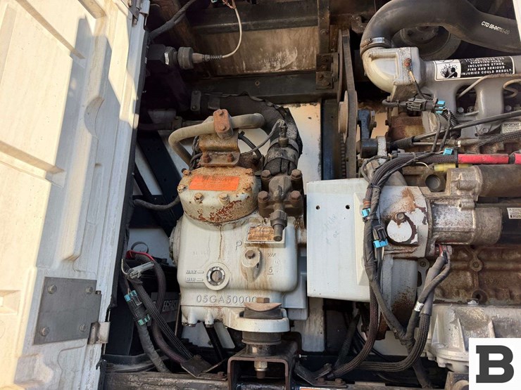 2013-utility-reefer-van-image-13