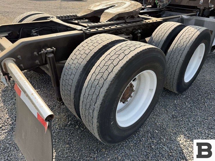 2016-kenworth-t680-image-30